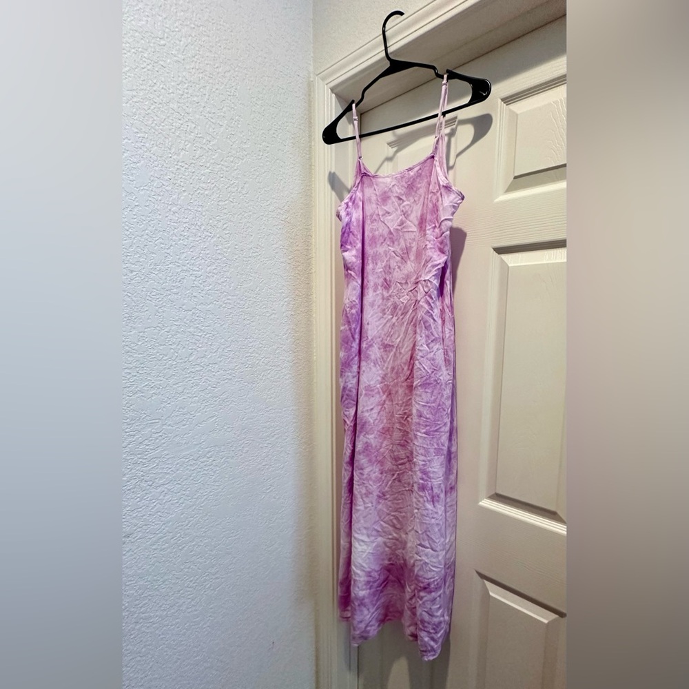 Daybreak, size M, lavender tie dye maxi dress with pockets - Picture 2 of 4